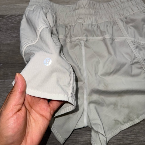 Lululemon tracker shorts size 10 - Picture 5 of 7